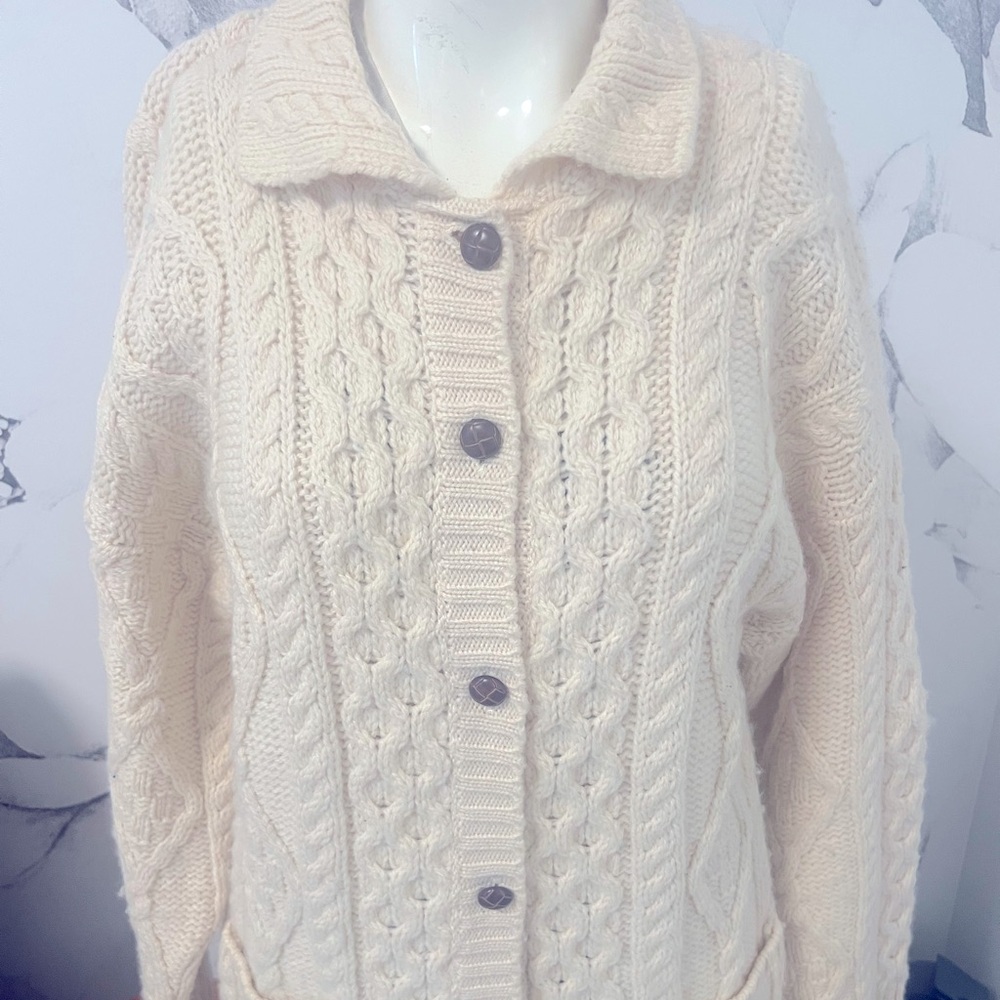 Women’s Sweater Size L
$4.99 Shipping
